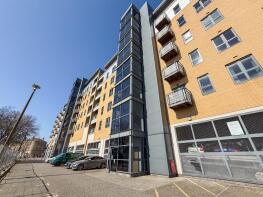 Apartment 8, 57 Queens Court, Queens Dock Avenue, Hull HU1 3DR