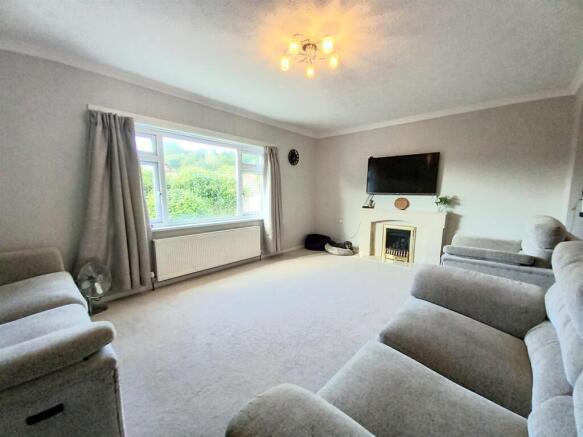 2 Moreton Park Lounge.jpg
