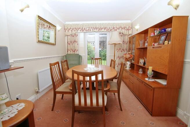 Strathcona Gardens, Knaphill, Woking photo 4