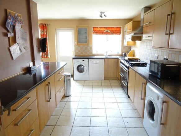 L-Shaped Kitchen/Diner
