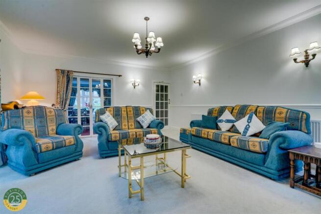 4 bed Detached for sale Image 10