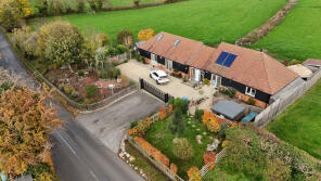 The Olde Barns, North Marston Lane, Aylesbury HP22 4ET