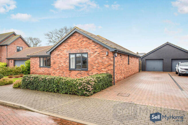 Front of property & driveway