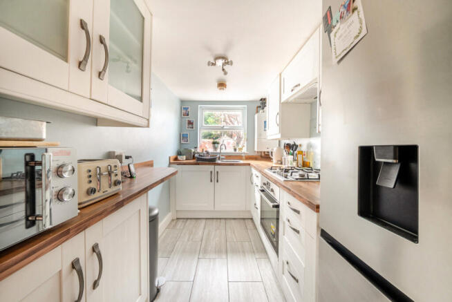 1373809-10-690de9...