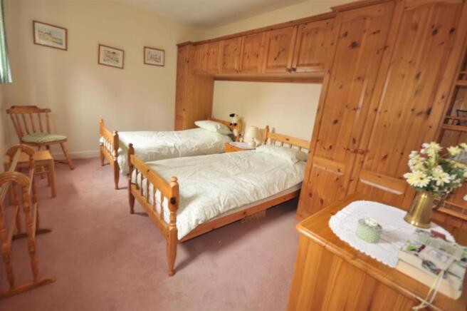BEDROOM 2