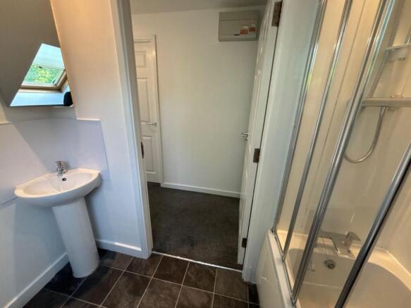 2 bed Apartment to rent Image 6
