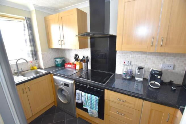 Sandon Close, Rochford photo 4