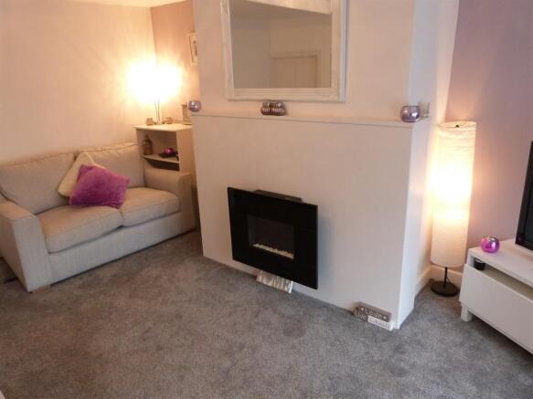 LIVING ROOM IMAGE TWO 