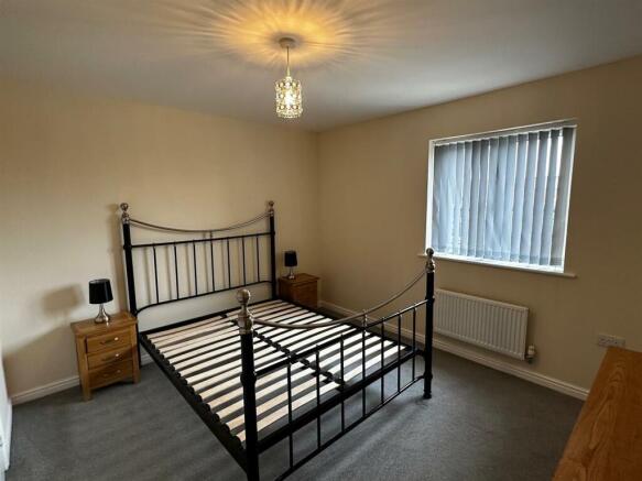 Bed 1.jpg