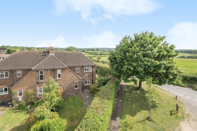 Farleys Close, West Horsley photo 2