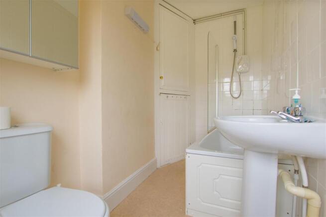 11_Marlboro Cottages_bathroom.jpg