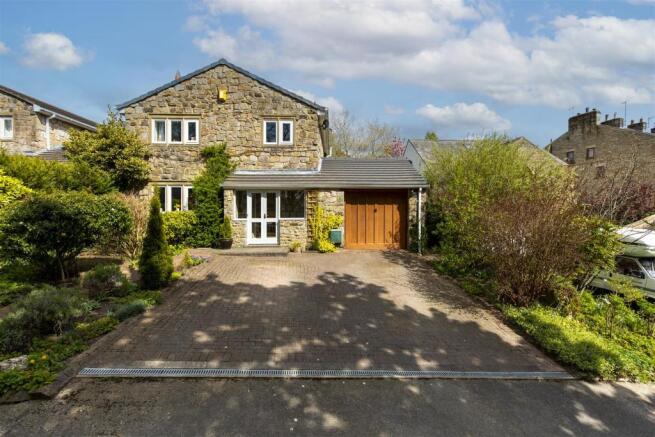 4 Greenfoot Lane