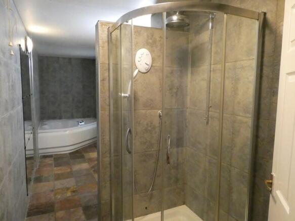 2 bed Flat to rent Image 9