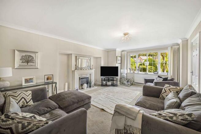 Walton Heath Drive, Macclesfield, SK10 photo 4