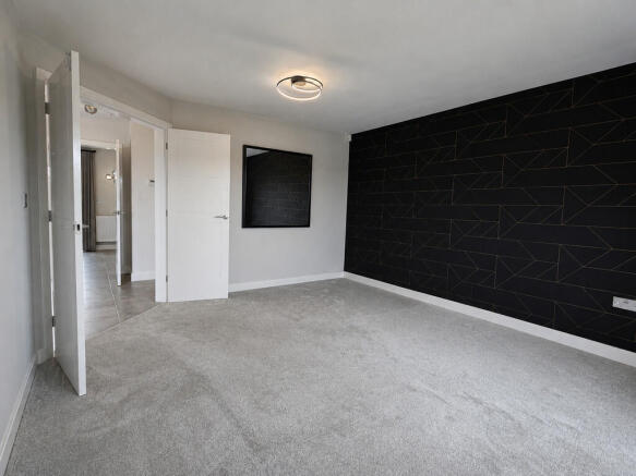 4 bed Detached to rent Image 6
