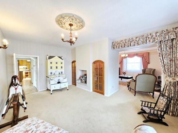 5 bed Detached for sale Image 4