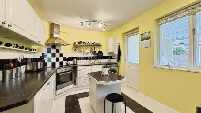 Phipps Close, Westbury photo 4