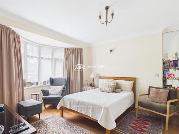 CAM03827G0-PR0176-STILL012.jpg