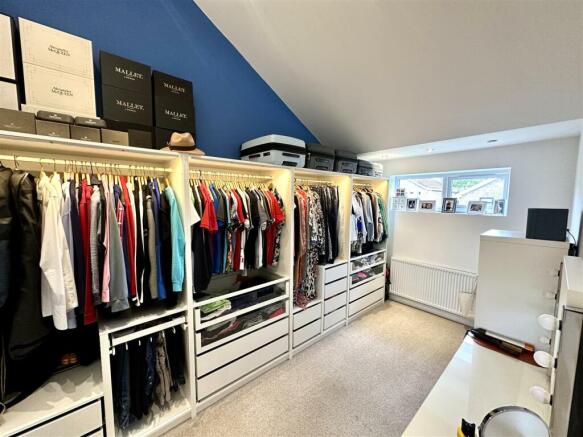 DRESSING ROOM