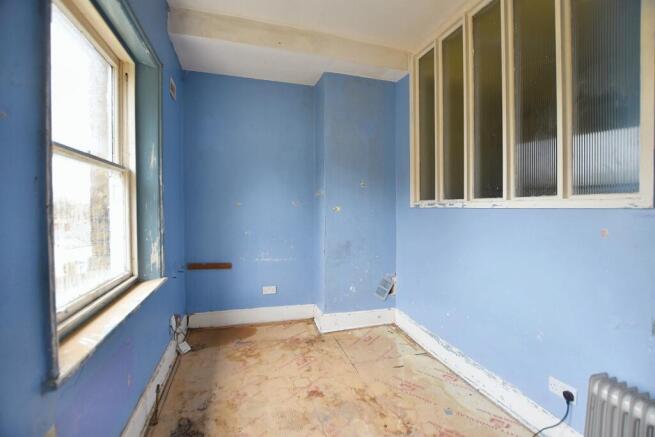 Flat C, 12 Fox Hill, Penge, London SE19 2UU