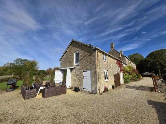 Garden and Side Aspect