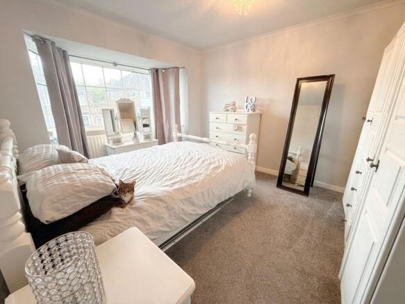 4 bed Semi-Detached for sale Image 9