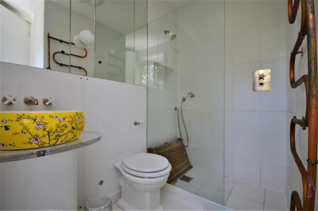 En Suite 2 Mouse.JPG