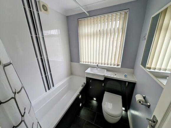 13 Moorpark Avenue Bathroom.jpg