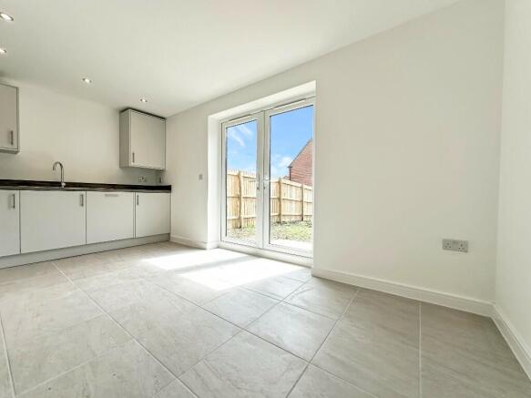 3 bed Semi-Detached to rent Image 4