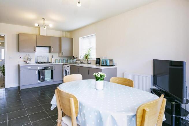3 bed Detached Bungalow for sale Image 5