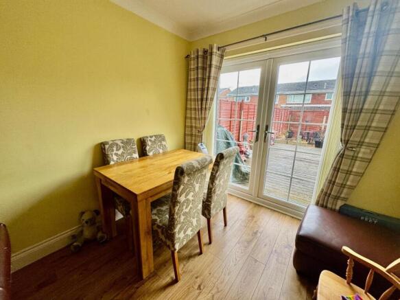 4 bed Link Detached House for sale Image 6