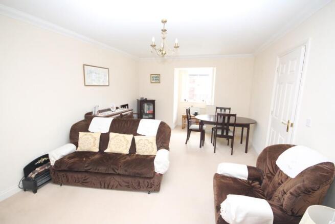 LOUNGE/ DINING ROOM
