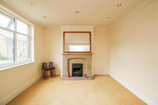 3 bed Semi-Detached for sale Image 6