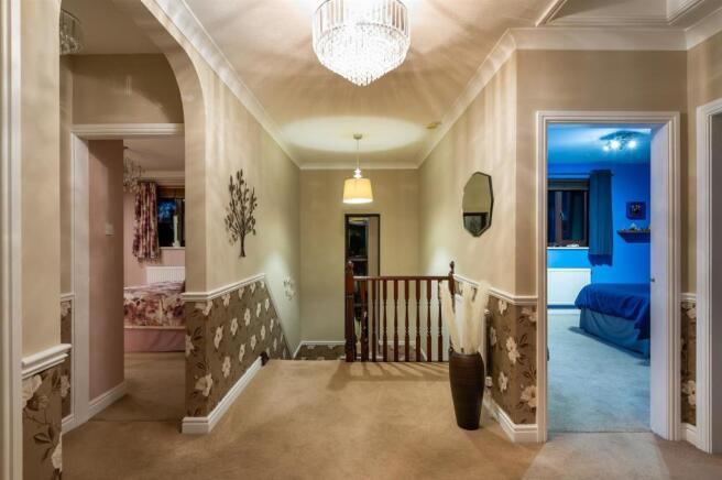 FIRST FLOOR LANDING