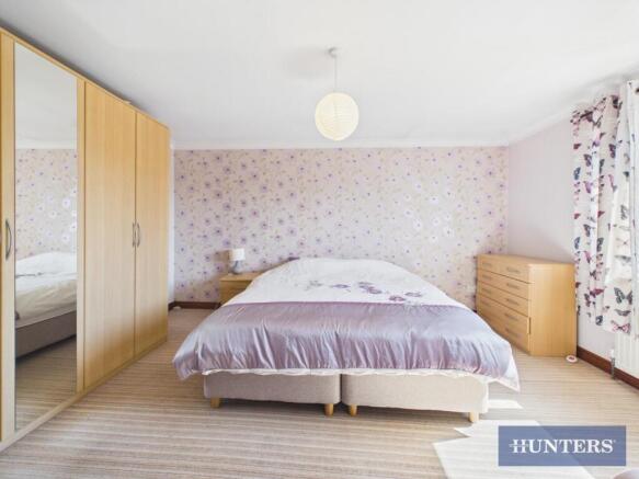 4 bed Detached for sale Image 9