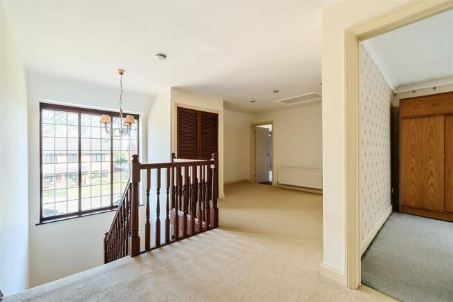 6 Ashby Park - Landing