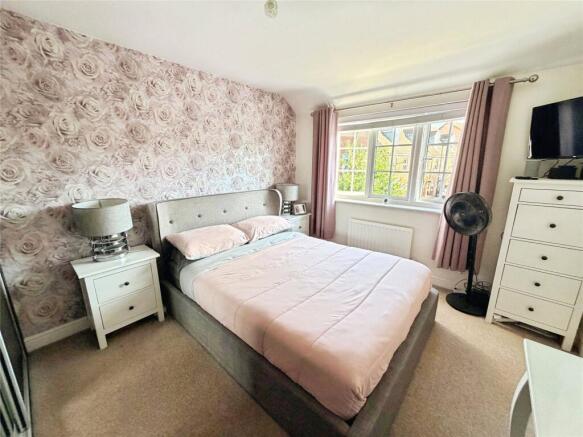4 bed Detached for sale Image 7