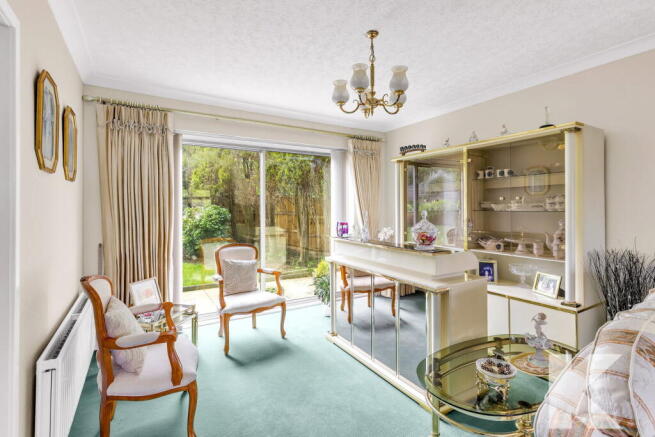 5 bed Detached for sale Image 7