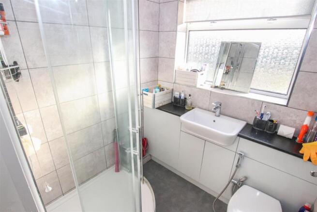 LUXURY SHOWER ROOM