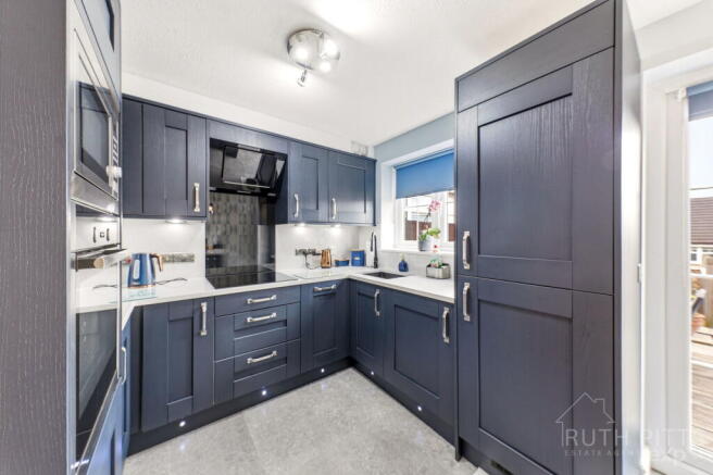 2 bed Town House for sale Image 5