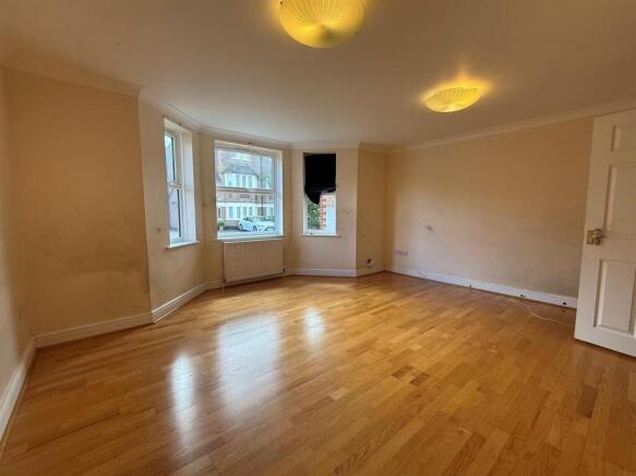 Lounge/ Dining Room