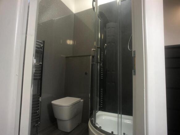 6 bed House to rent Image 10