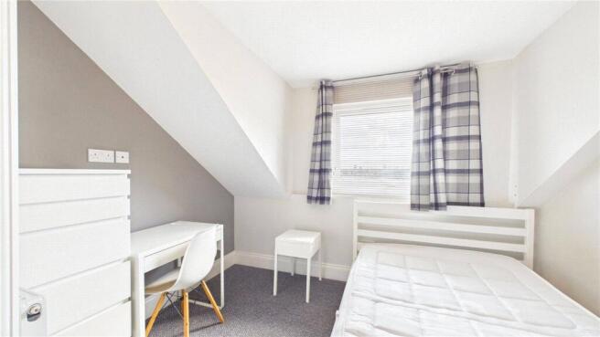 12 bed Apartment to rent Image 6