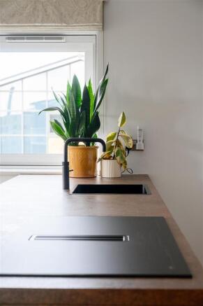 2 bed Apartment to rent Image 5