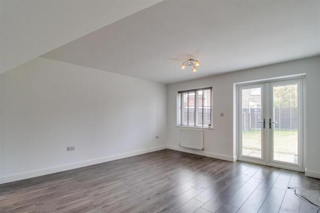4 bed Detached for sale Image 4