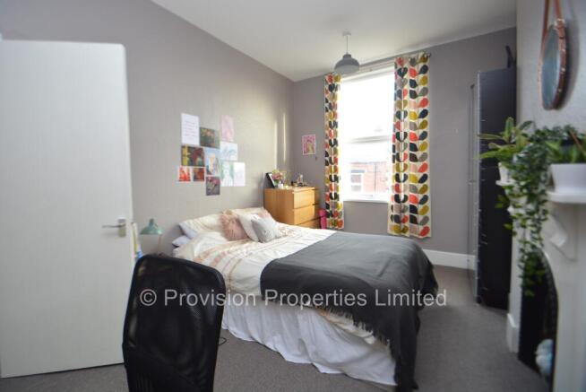 6 bed Terraced to rent Image 8