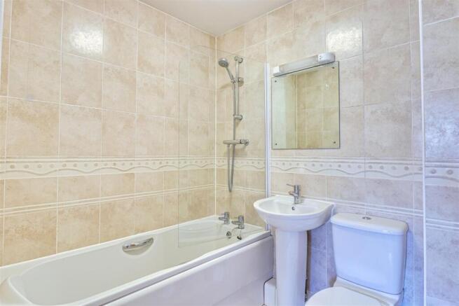 2 bed Flat to rent Image 11