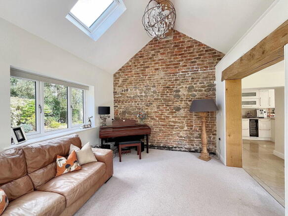 5 bed Detached for sale Image 6