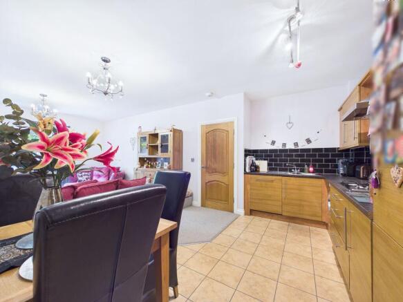 2 bed Apartment for sale Image 6