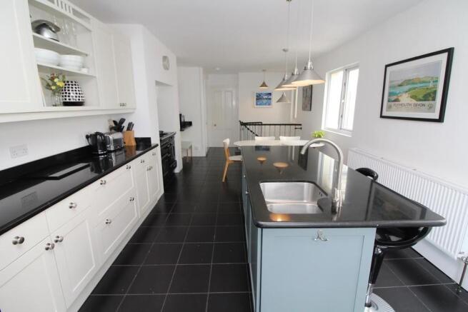 Kitchen/Breakfast...